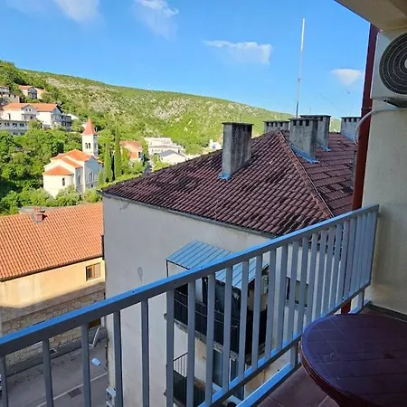 Mit Balkon In Apartman